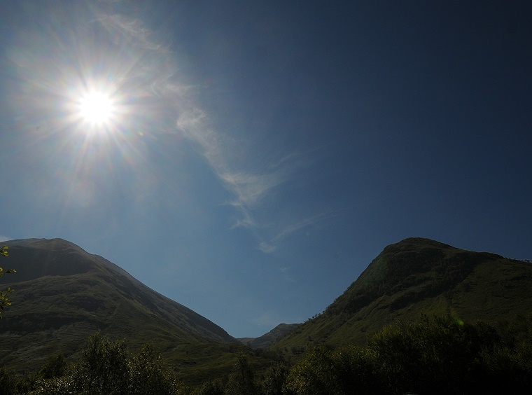 Ombre et lumière • Contre-jour dans les Monts Grampians, Highlands, Écosse, 27 juillet ‎2011