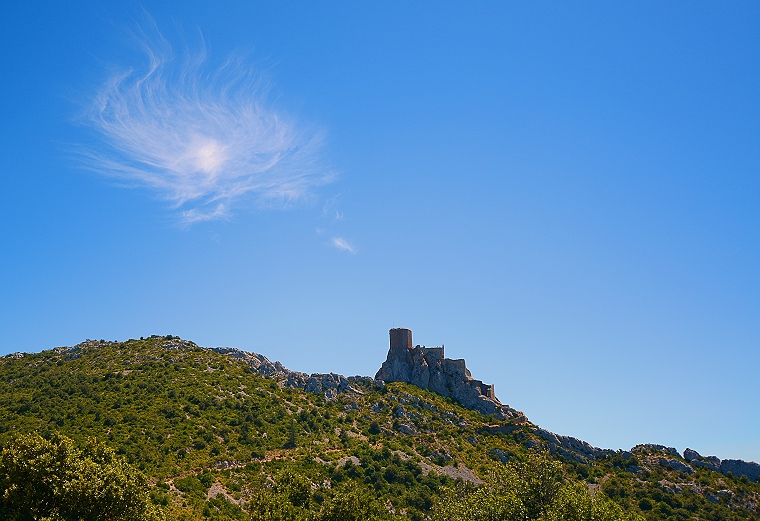 L’Esprit des lieux • Voile nuageux au-dessus de la citadelle de Quéribus, Aude, France, 31 juillet 2013