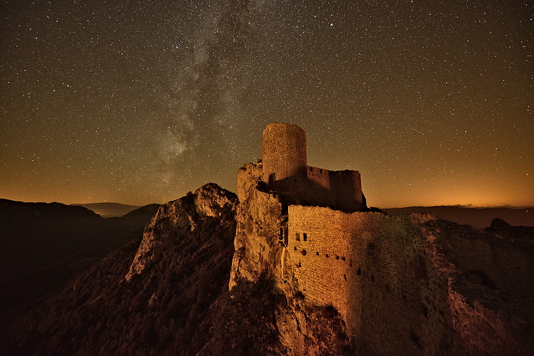 Magie nocturne • Le château de Peyrepertuse et la Voie lactée, Aude, France, 5 septembre 2013, 01 h 44