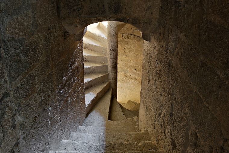 Croisée des chemins • Intérieur du donjon du château de Quéribus, Aude, France, 3 novembre 2014