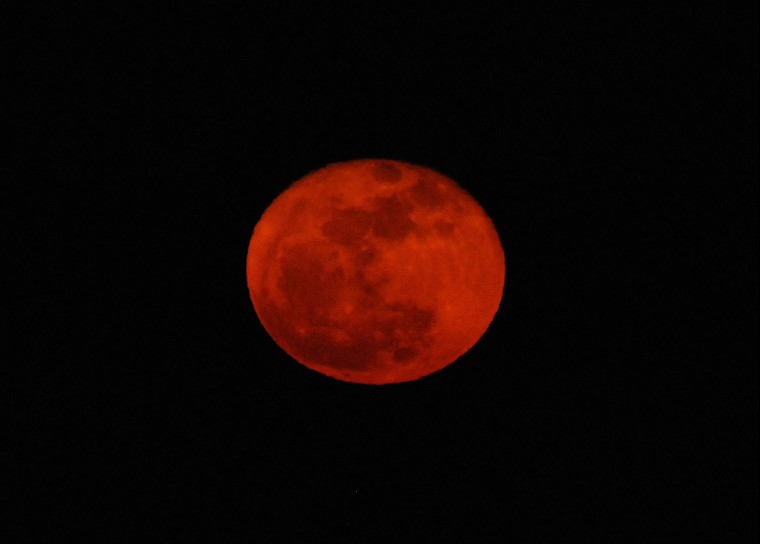 Rêve • Lever de la Lune, Baillargues, Hérault, France, 20 mars 2011