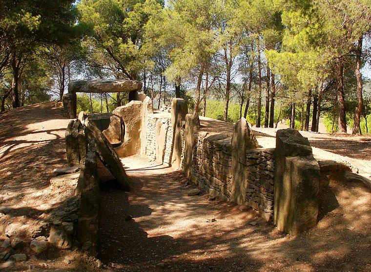 Éternité • Dolmen des fées, Pépieux-Minervois, Aude, France, 20 août 2005