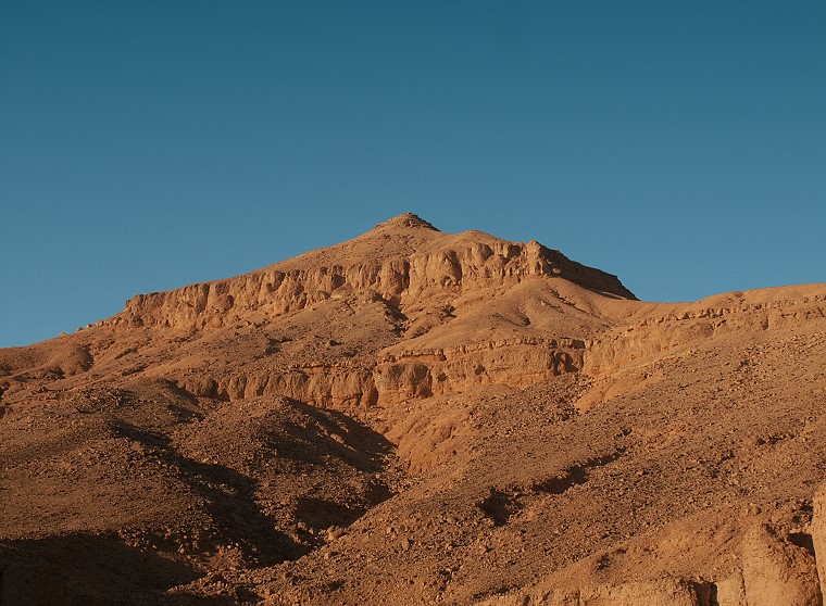 Silence • Montagne sacrée de Thèbes ("la cime"), dominant la Vallée des rois, Égypte, 15 novembre 2005