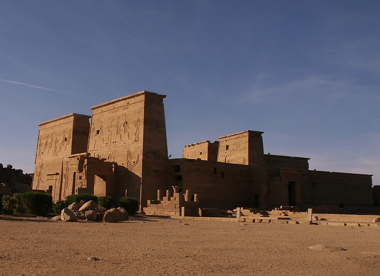 Porte du Temple • Pylône du temple d’Isis, Philae, Égypte, 17 novembre 2005