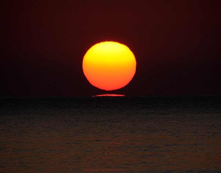 Bonheur • Le soleil se lève au-dessus de la mer, Peñíscola, province de Castellón, Espagne, ‎17 ‎avril ‎2011