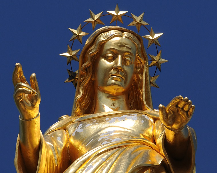 Féminin sacré • Vierge dorée au sommet de la cathédrale Notre-Dame des Doms, Avignon, Vaucluse, France, 1er mai ‎2011