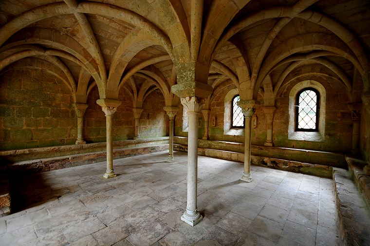 Passé • Capitulum (salle capitulaire ou salle du chapitre), abbaye de Fontfroide, Aude, France, 18 juin ‎2011