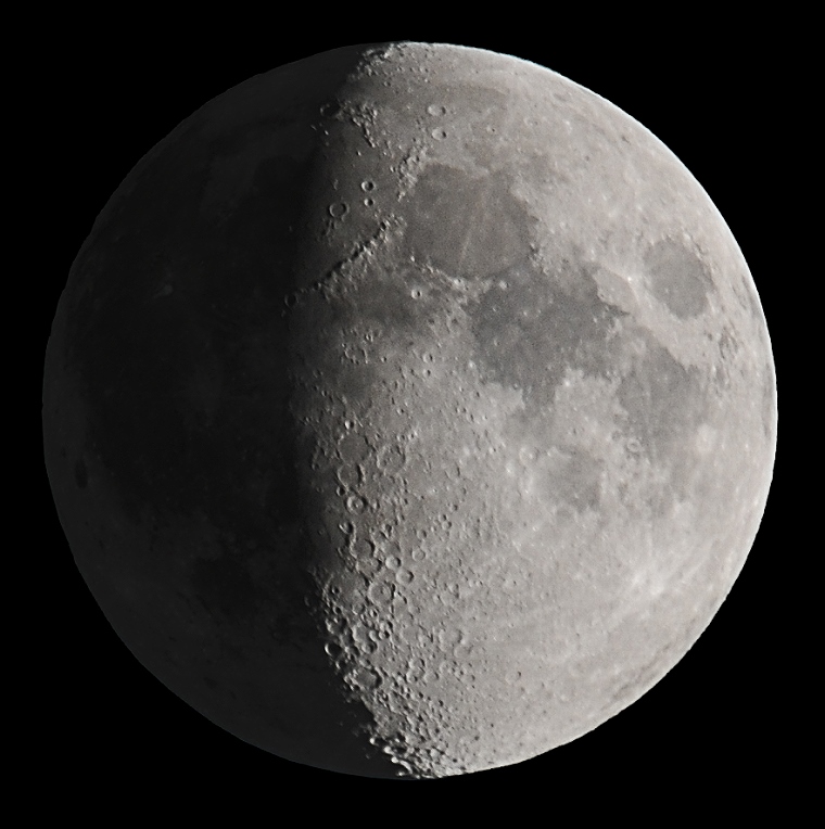 Caché • Premier quartier de lune, Baillargues, Hérault, France, 5 octobre 2011