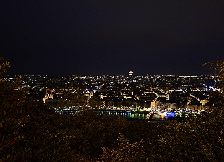 Lumières nocturnes • Parc des hauteurs, au pied de la Basilique de Fourvière, Lyon, Rhône, France, 3 novembre 2012