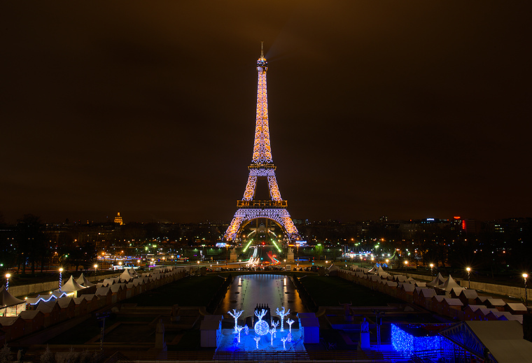 Flèche de lumière • La Tour Eiffel, Paris, France, 2 janvier 2014