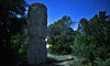 Menhir de Juoilles, Le Rouet, Hérault, France (vision nocturne, éclairage naturel lunaire), 9 avril 2014