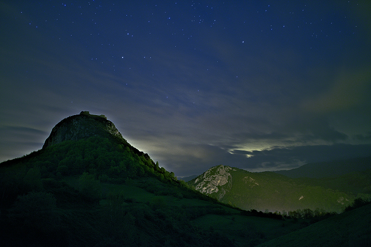 Réalités multiples • Le château de Montségur, Ariège, France (vision nocturne), 8 mai 2014