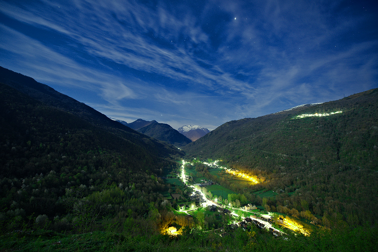 Envol • Capoulet, Vallée du Vicdessos, Ariège, France (vision nocturne, pleine lune), 7 avril 2014