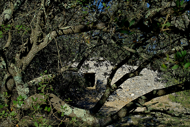 L’œil du cyclope • Dolmen de Lamalou, Le Rouet, Hérault, France, 5 octobre 2014