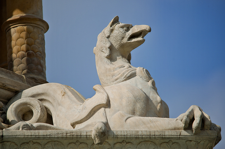 Dignité • Fontaine des Jacobins (détail), Lyon, Rhône, France, 13 mars 2015