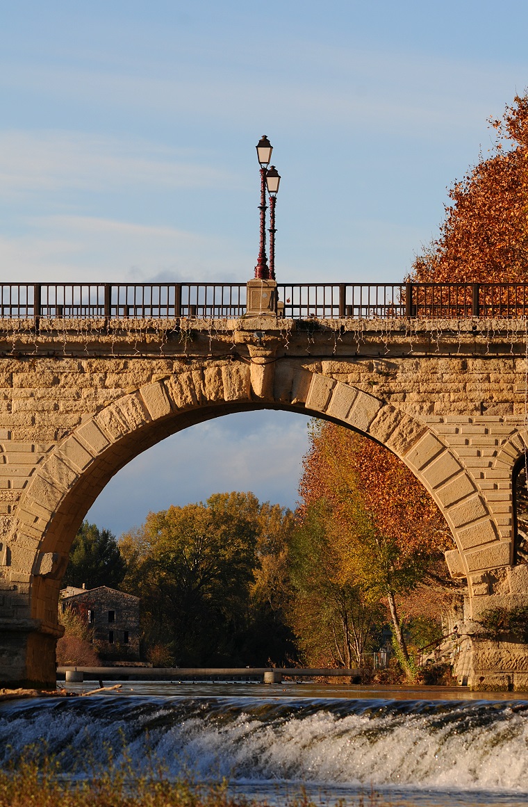 Perspective : Pont sur le Vidourle, Sommières, Gard, France, 4 décembre 2011