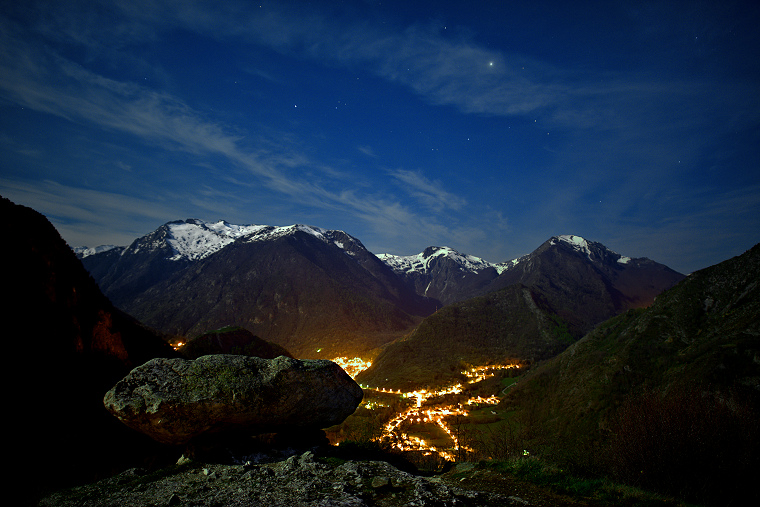 La Porte du temps : Dolmen de Sem, Ariège, France (vision nocturne, éclairage lunaire), 14 avril 2014