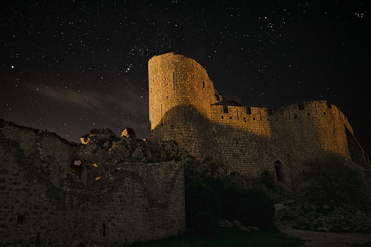 Le chemin des étoiles : Le château de Peyrepertuse sous les étoiles, Aude, France, 27 mars 2014